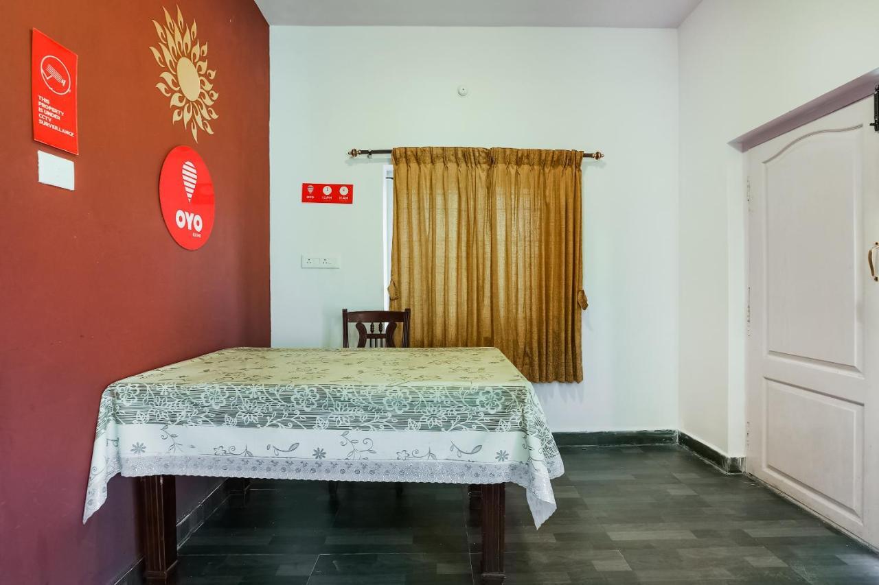 Oyo 27895 Memo Rooms Уті Екстер'єр фото